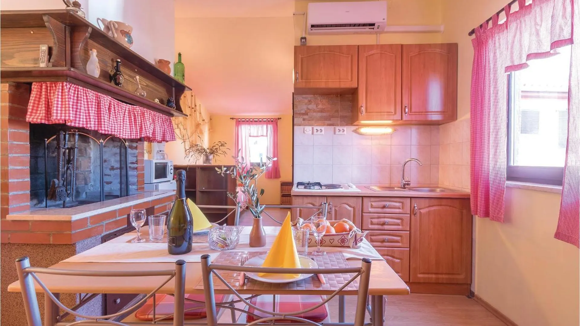פאז'אנה Amazing Apartment In Valbandon With Wifi